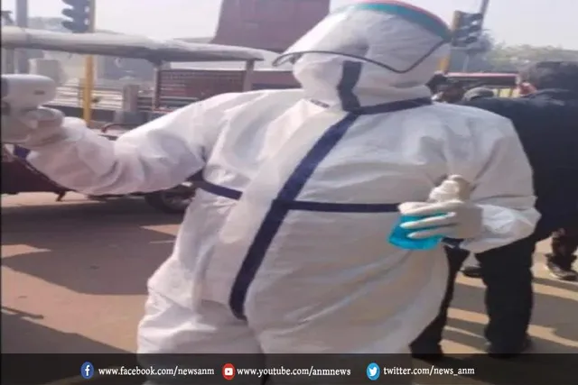 पीपीई किट पहन कर नामांकन कराने पहुंचा शाहजहांपुर का प्रत्याशी