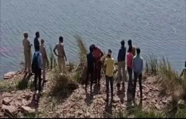 आगरा में मूर्ति विसर्जन के दौरान बड़ा हादसा