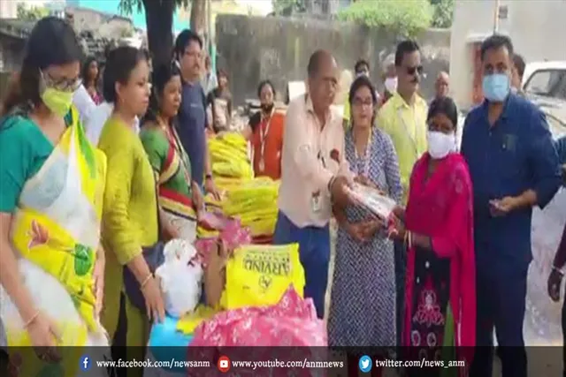 वस्त्र वितरण कार्यक्रम