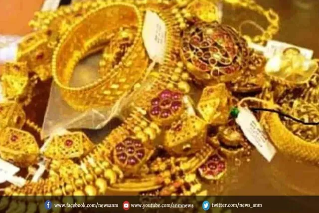 सोने के आभूषण चढ़ाए मां चिंतपूर्णी के दरबार में