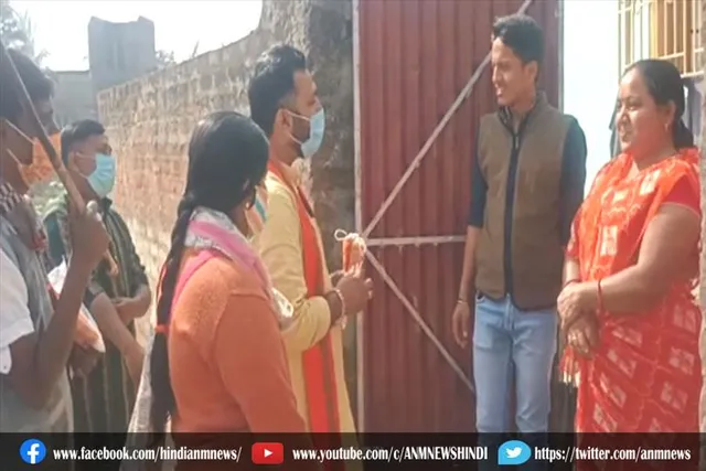 घर घर जाकर चुनाव प्रचार कर रहें बीजेपी के प्रत्याशी दिनेश सोनी
