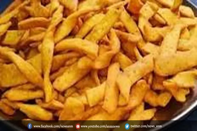 कैसे बनाएं क्रिस्पी मूंग दाल नमकपारे