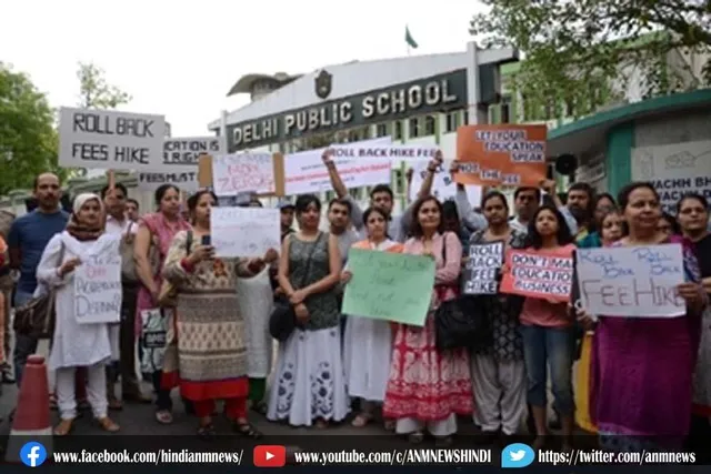 स्कूलो की मनमानी पर अभिभावकों का उपवास