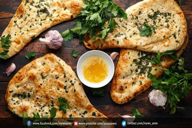 घर पर बनाए स्वादिष्ट गार्लिक नान