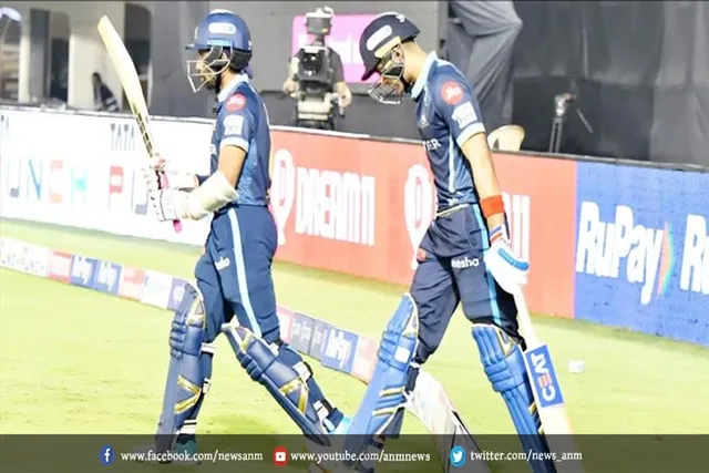 ऋद्धिमान और शुभमन क्रीज पर