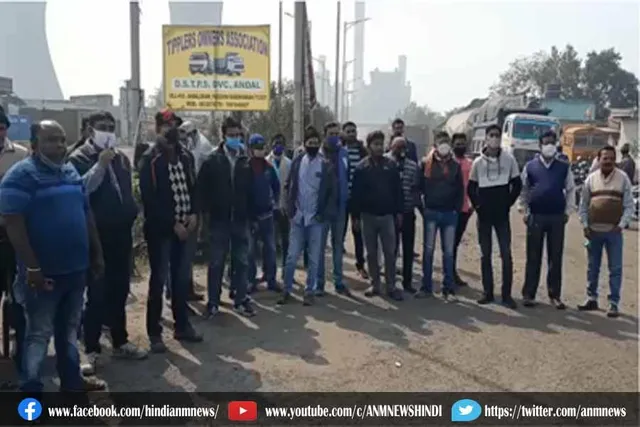 रोजगार और प्रदूषण नियंत्रण की मांग को लेकर विरोध प्रदर्शन