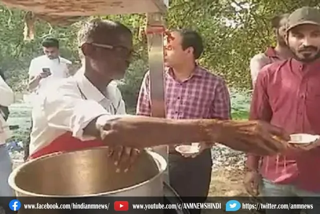 सबसे तीखे गोलगप्पे, जंहा आधार कार्ड दिखाकर पकड़ाते हैं दोना