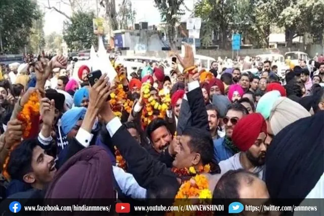 पंजाब में AAP कार्यकर्ताओं का जश्न