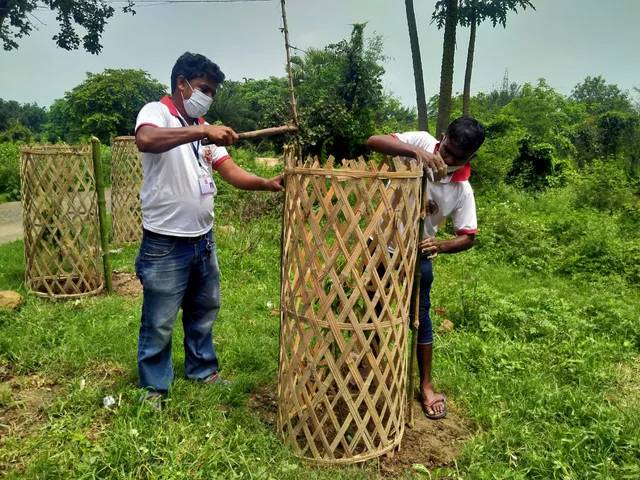 रेड वालेंटियर्स ने बेनाली शमशान घाट मे लगाए 30 पौधे