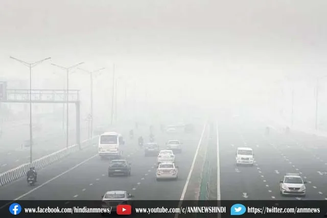 कोहरे की चादर में लिपटी दिल्ली