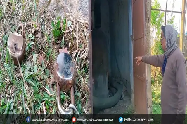 ताला तोड़ कर लाख रुपए और सामान की चोरी