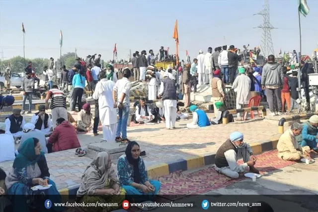 दिल्ली से चलकर पंजाब लौट रहे किसानों का जींद में फूलों से स्वागत