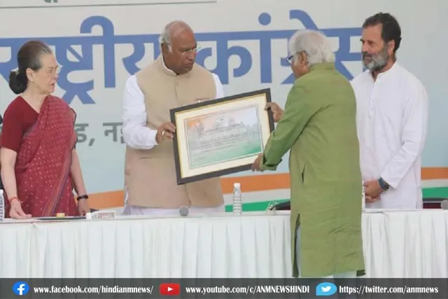सोनिया ने खरगे को सौंपी कांग्रेस की कमान