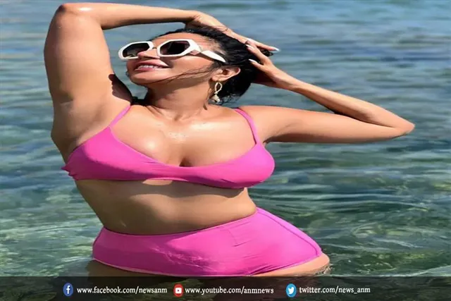 शमा के बिकिनी लुक