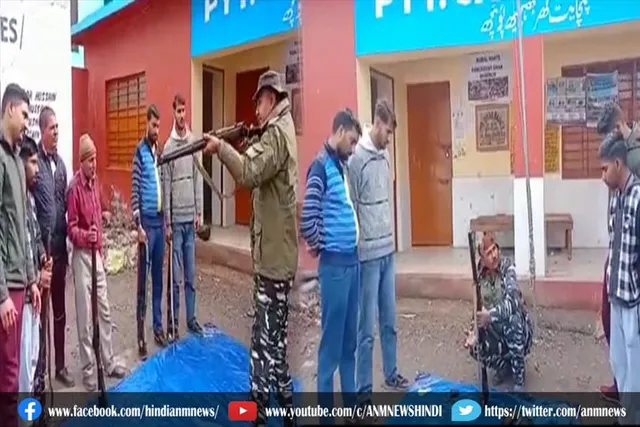 पुलिस और सीआरपीएफ द्वारा वीडीसी के लोगों को फायरिंग की प्रशिक्षण