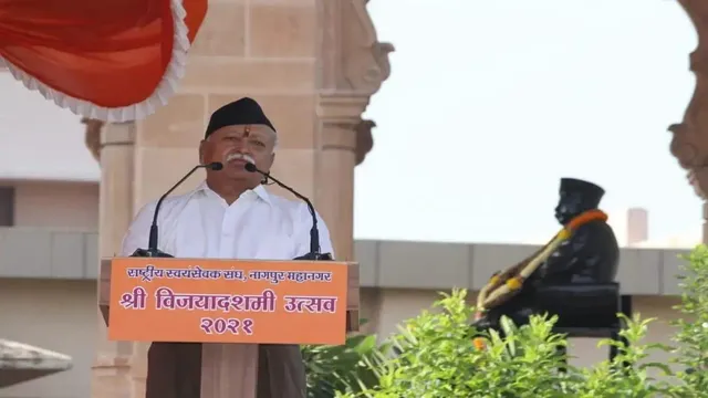 विजयादशमी पर RSS प्रमुख मोहन भागवत ने की शस्त्र पूजा