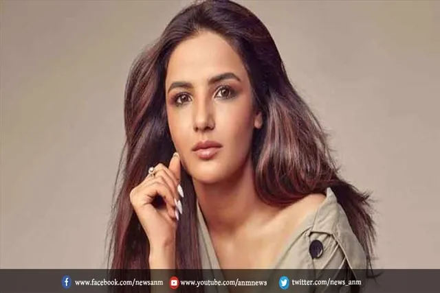 पब्लिक प्लेस में बिना पैंट के नजर आईं बिग बॉस की ये फेम