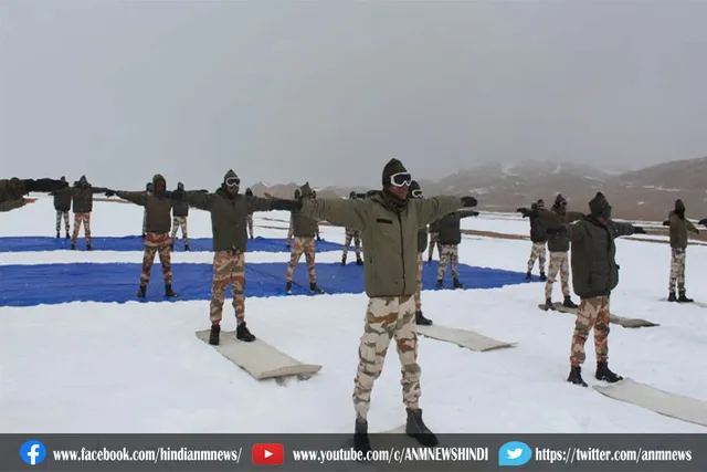 ITBP के जवानों ने लद्दाख में 18,000 फीट की ऊंचाई पर किया योग