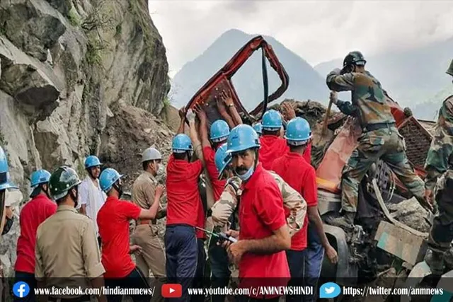 हादसे में बच्ची समेत 10 की मौत, 14 को बचाया गया