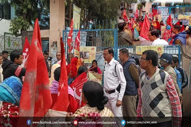 जिनके पास पक्का मकान है या दो मंजिला मकान है उन्हें प्रधानमंत्री आवास योजना के मकान मिले हैं?