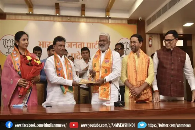 सपा विधायक सुभाष पासी ने थामा बीजेपी का दामन