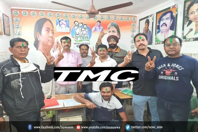 सालानपुर तृणमूल कार्यलय में नगर निगम चुनाव की जीत का जश्न