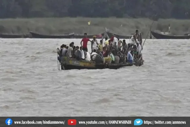 यूपी में नाव के पलटने से एक की मौत और 10 लोग फसे टापू में