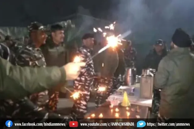 LOC पर वायुसेना के साथ एयर चीफ मार्शल ने मनाया दिवाली, बांटी मिठाई