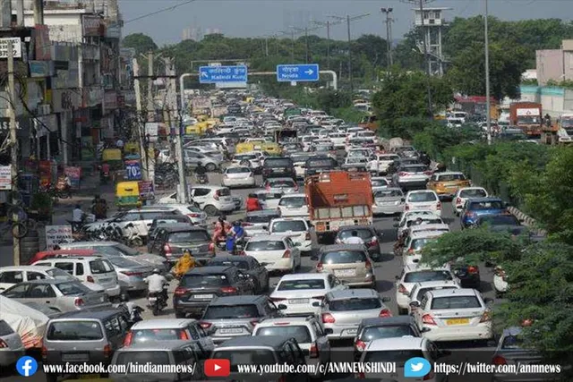 सुबह दिल्ली की सड़कों पर लगा जाम