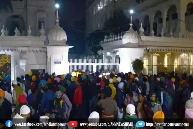 एक युवक ने निशान साहिब से की छेड़छाड़