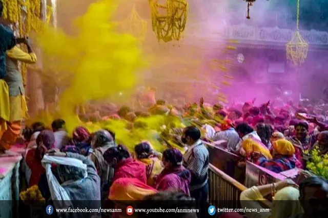 बॉलीवुड सितारों के घर होली की धूम