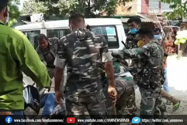 वीडियो: झारखंड पुलिस ने बेहरमी से एक जवान को पीटा
