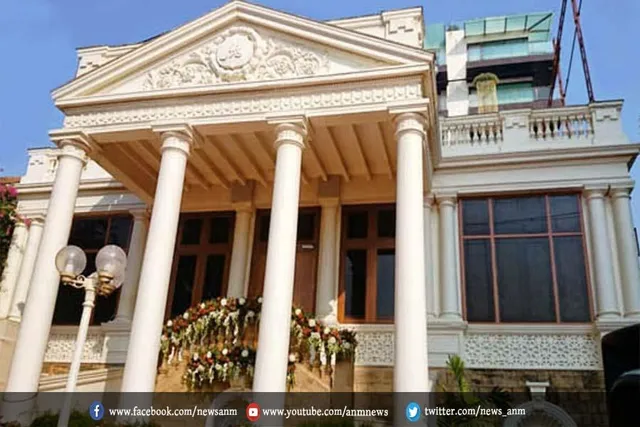 ‘मन्नत’ में घुसे दो लड़के
