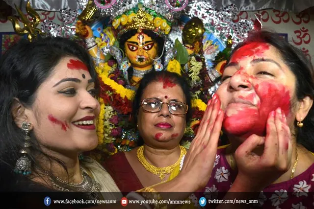 जानिए सिंदूर खेला की शुभ मुहूर्त के बारे में