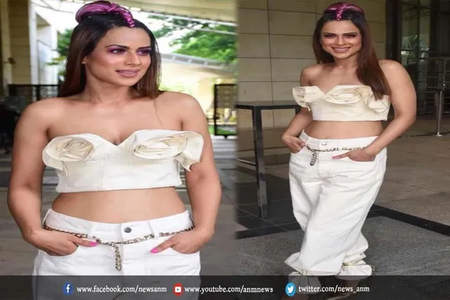 निया ने याद दिला दीं उर्फी जावेद की