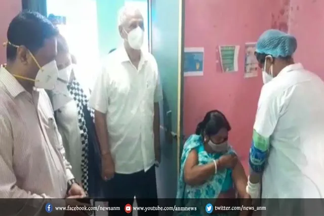 यौन कर्मियों ने डर को दरकिनार करते हुए खुशी खुशी लगाई वैक्सीन
