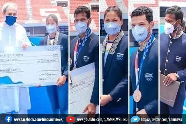 हॉकी खिलाड़ियों को CM नवीन पटनायक ने किया सम्मानित