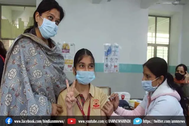 15-18 साल के बीच के 65% किशोरों को वैक्सीन की डोज