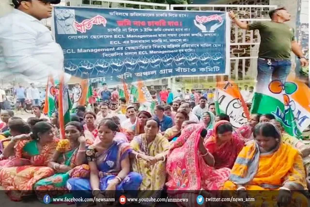 जमीन ले लो, नौकरी दो की मांग