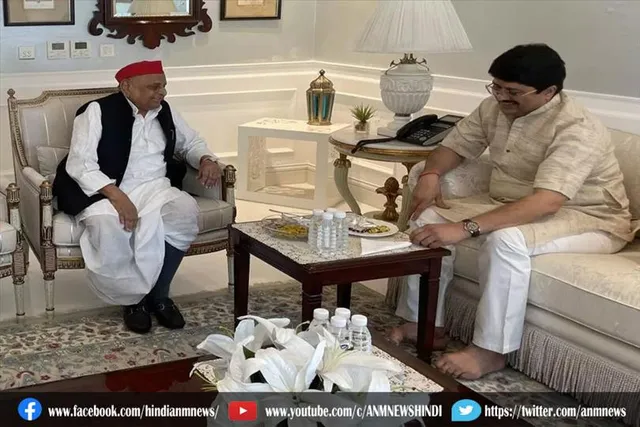 मुलायम सिंह यादव से मिले निर्दलीय विधायक राजा भैया