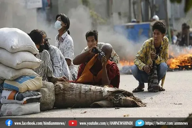 म्यांमार के लोगों का भारत में शरण लेना जारी है