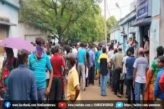 वैक्सीन लेने आए लोगों ने की शिकायत