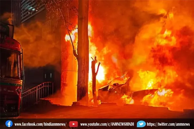 थाने में खड़ी गाड़ियों में अचानक लगी आग