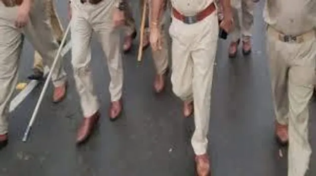 यूपी के गोरखपुर में पुलिस पेट्रोलिंग टीम पर हमला, एक गिरफ्तार, दो फरार