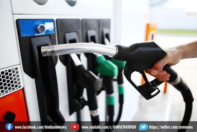 कोलकाता में पेट्रोल की कीमत लगभग 100