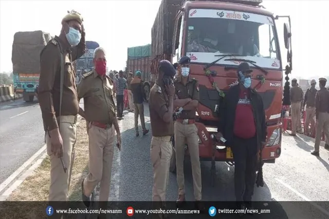 बिना नंबर स्कॉर्पियो में अवैध शराब ले जाते दो तस्कर गिरफ्तार