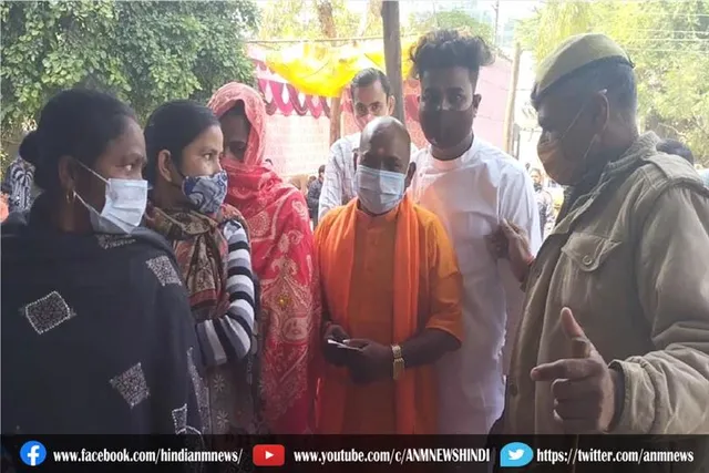 आम पब्लिक बन गया सीएम योगी