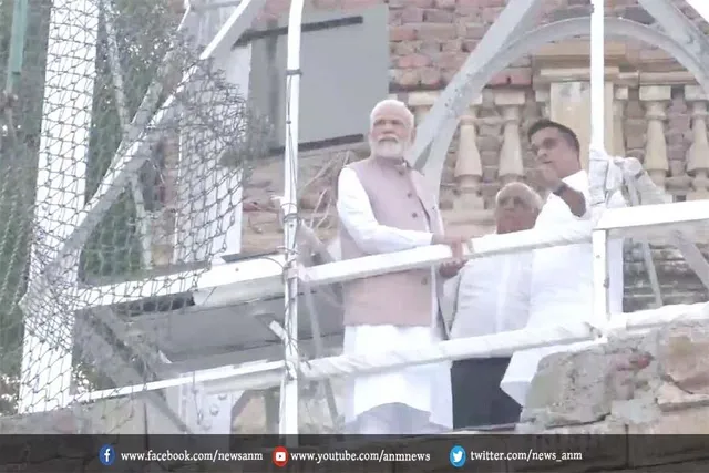 पीएम मोदी मोरबी में घटनास्थल पहुंचे