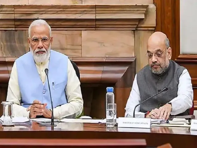 आतंकी हमलों के बीच, पीएम मोदी से मिले गृहमंत्री शाह