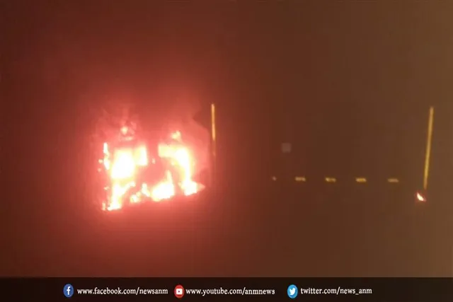 ट्रेलर में लगी आग